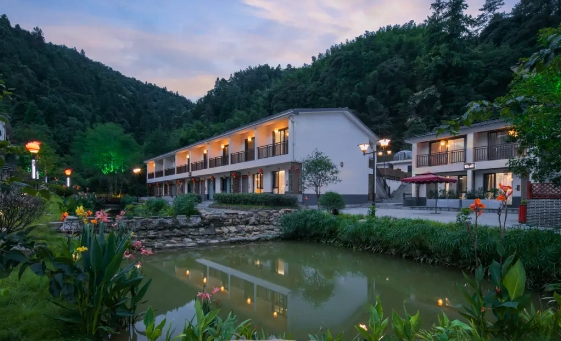 井岡山團(tuán)建住民宿還是酒店好？團(tuán)隊(duì)住宿選擇如何選擇